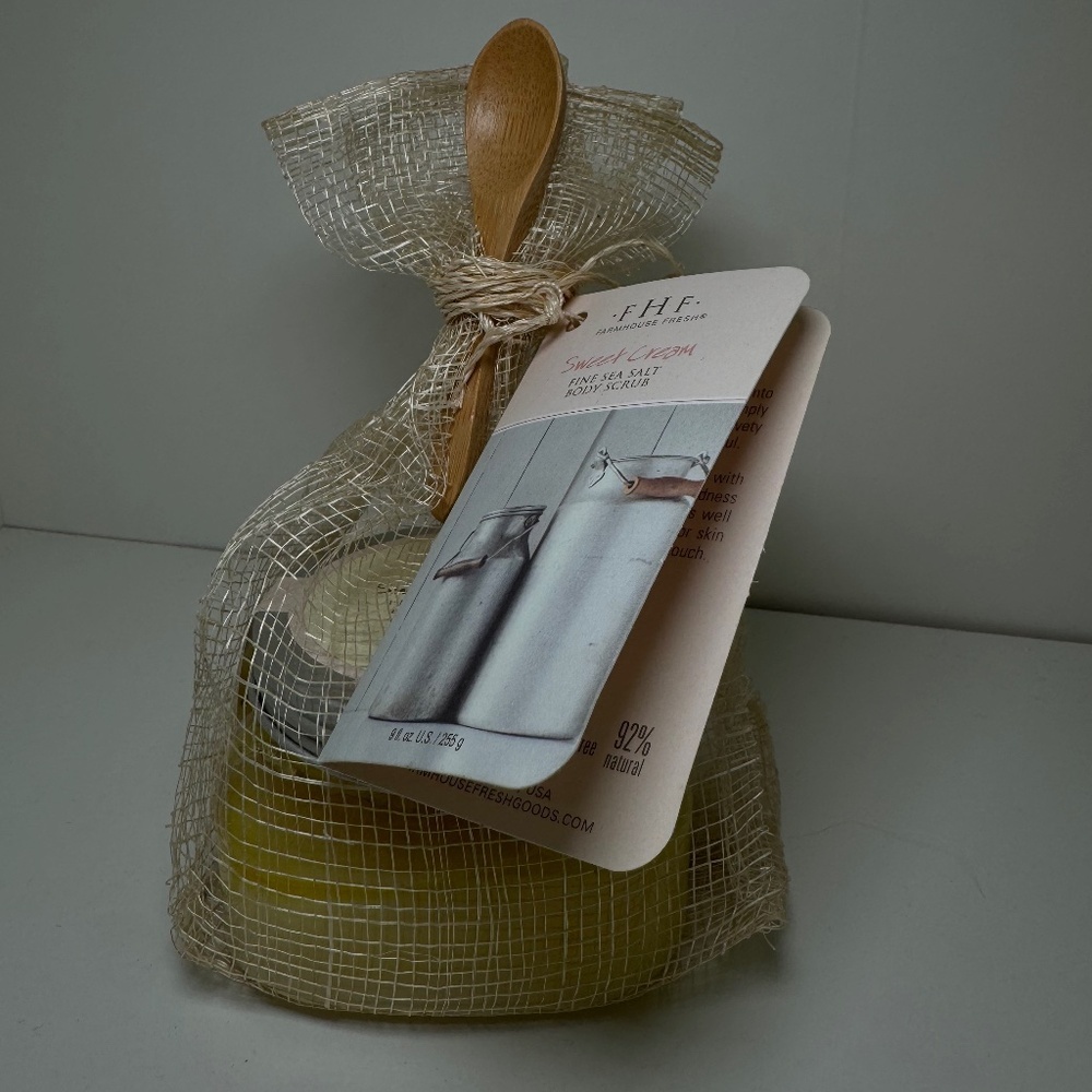 NWT - FarmHouse Fresh Sweet Cream Fine Sea Salt Body Scrub & Wood Scoop 9oz *NEW - Picture 2 of 4
